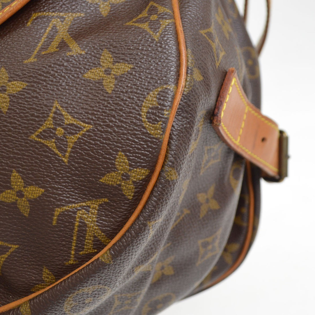Louis Vuitton Saumur 43 in Tela Monogram Marrone Vintage