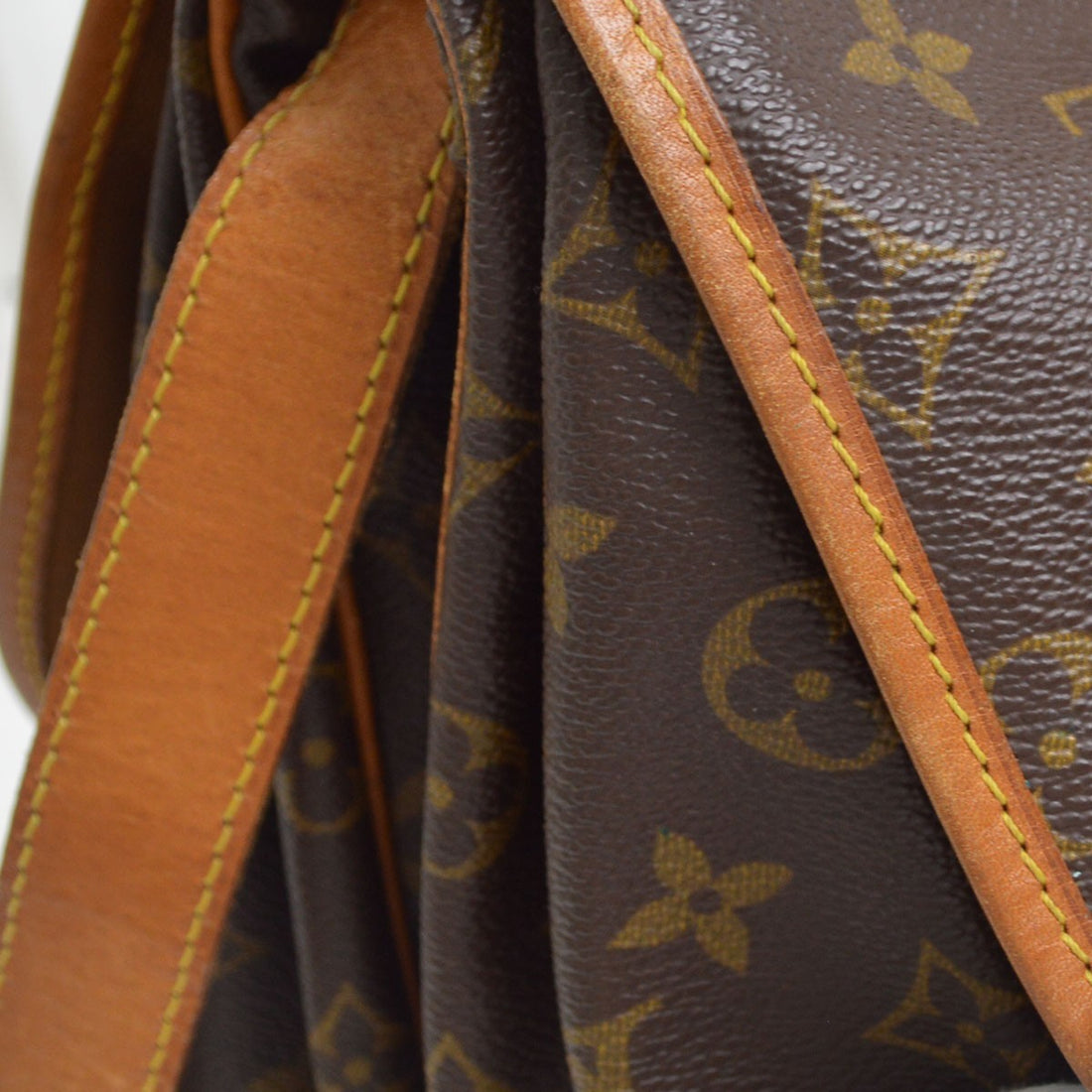 Louis Vuitton Saumur 43 in Tela Monogram Marrone Vintage