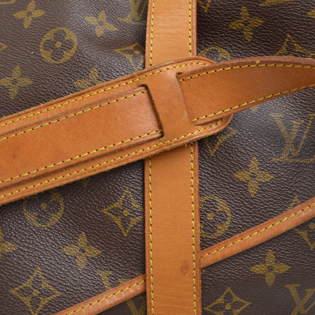 Louis Vuitton Saumur 43 in Tela Monogram Marrone Vintage