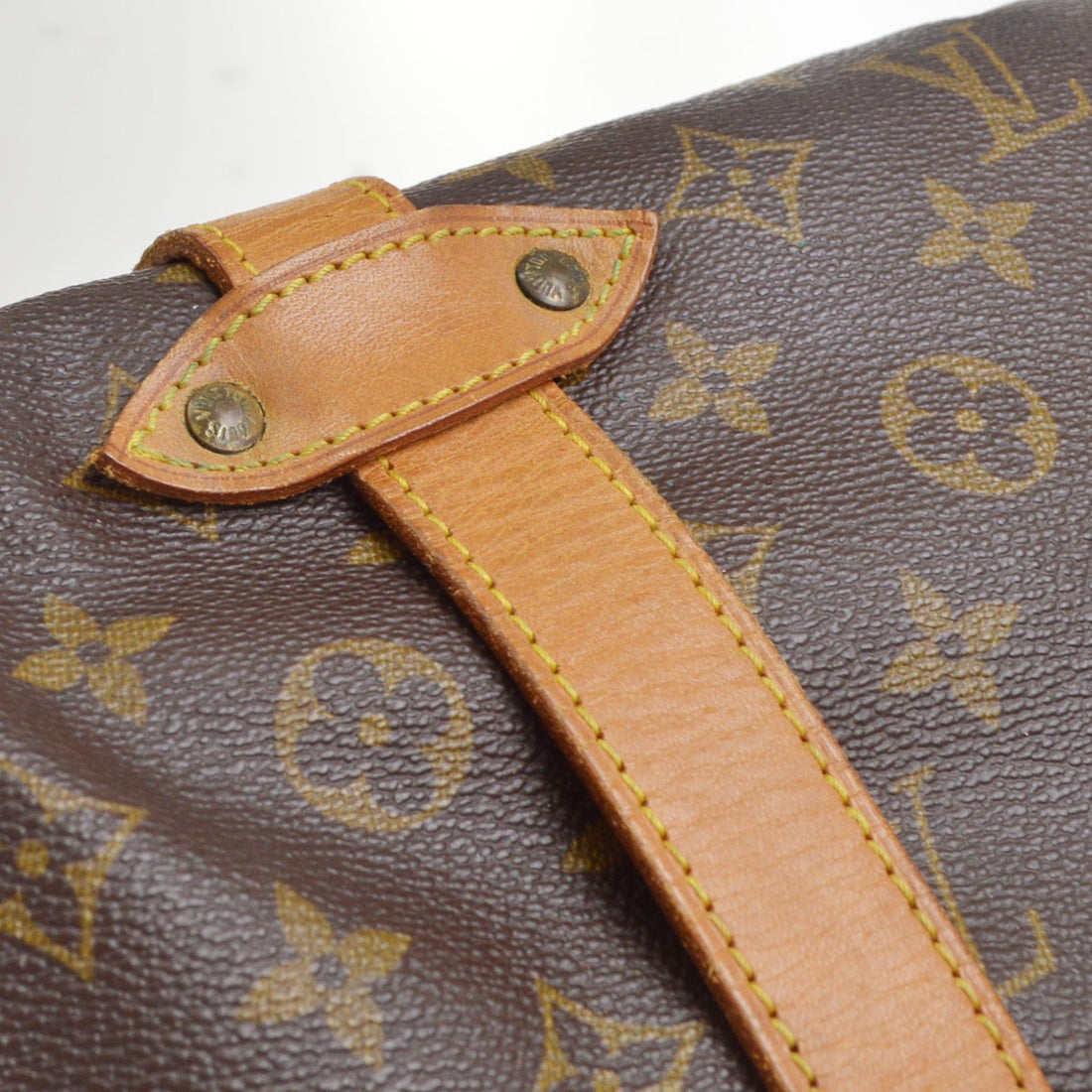 Louis Vuitton Saumur 43 in Tela Monogram Marrone Vintage