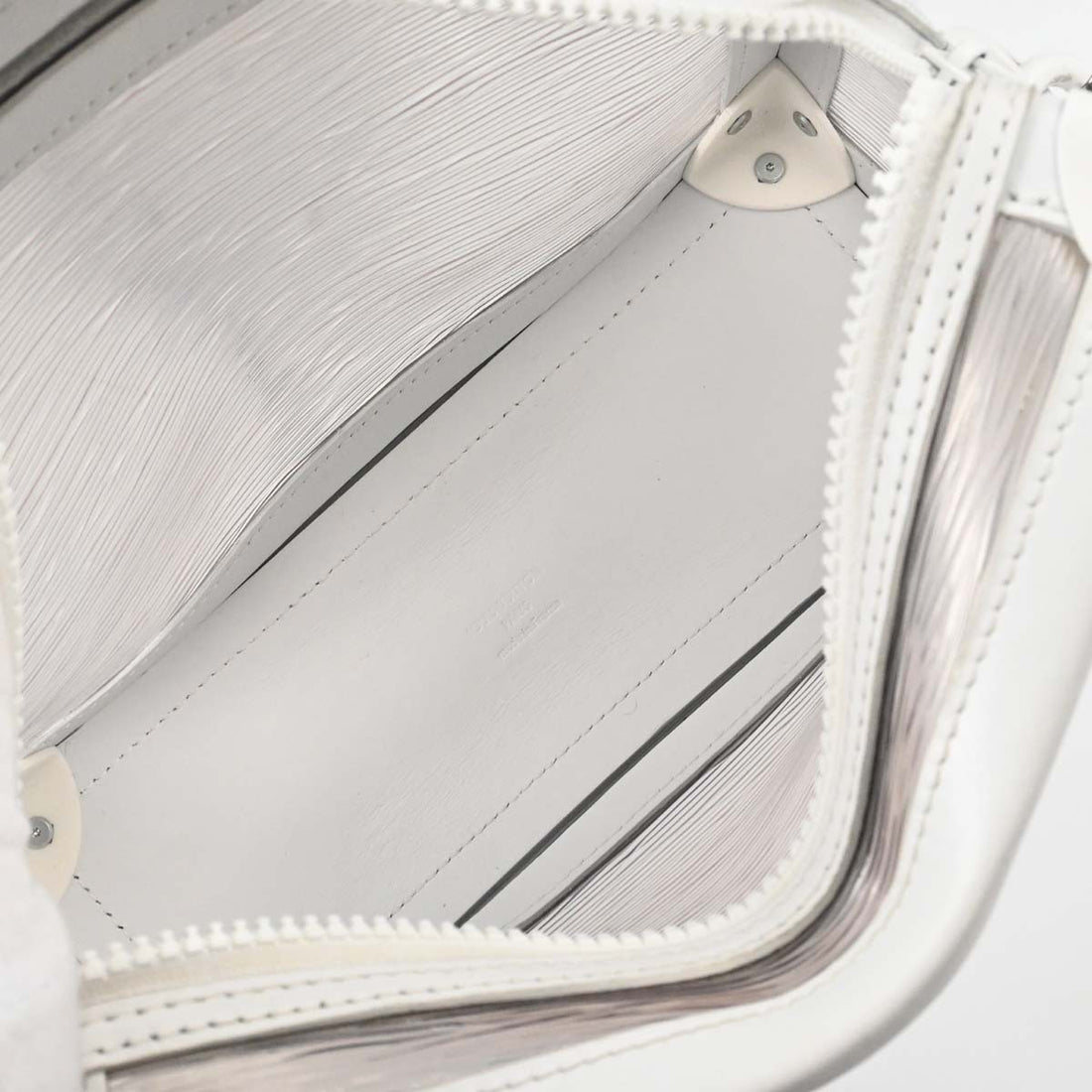 Louis Vuitton Soft Trunk Epi Plage in Pelle Epi Bianco Vintage
