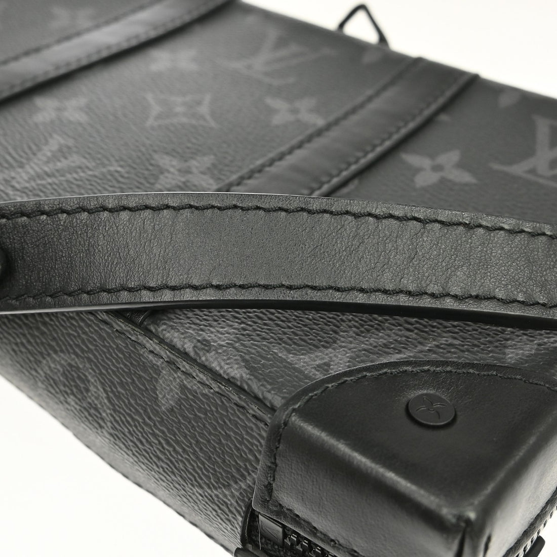 Louis Vuitton Soft Trunk Wallet a Spalla in Pelle Taurillon Nera Vintage