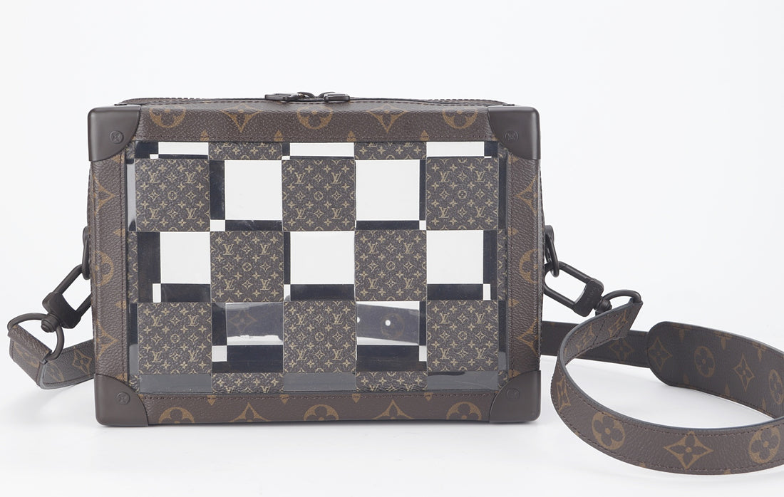 Louis Vuitton Soft Trunk in Tela Monogram Chess e PVC Vintage