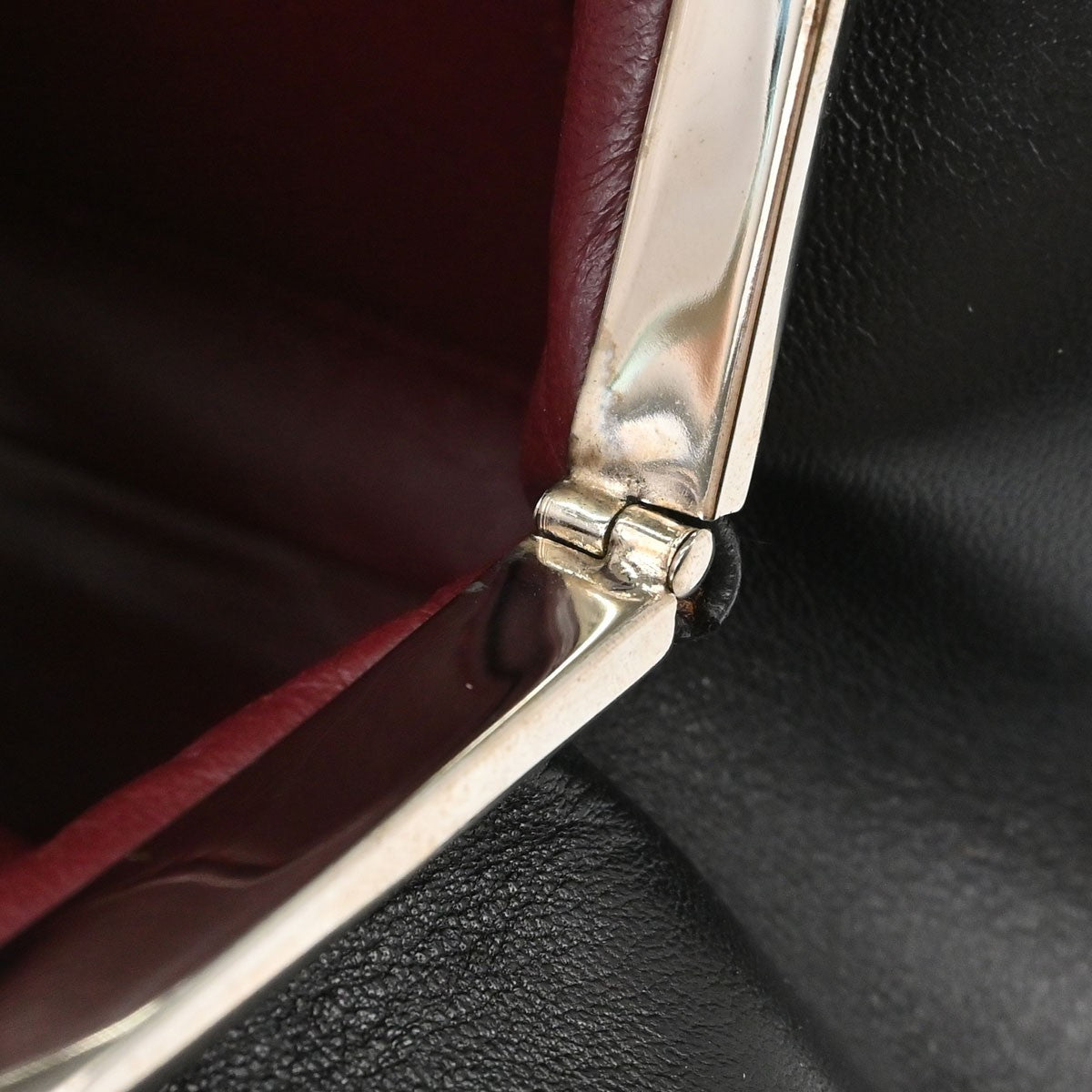 Borsa Chanel Kiss Lock Vintage in Pelle di Agnello Nera