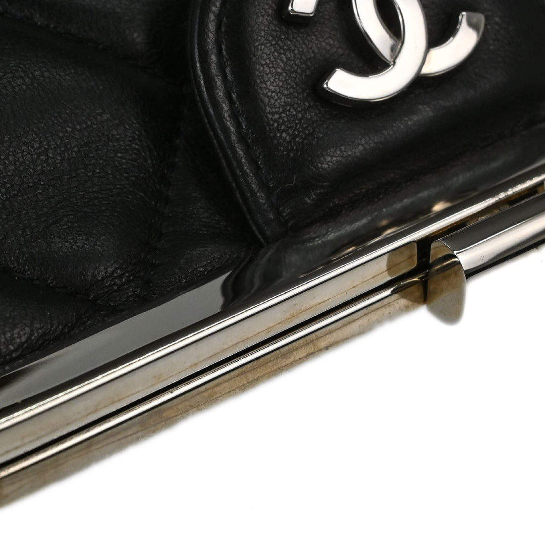 Chanel Kiss Lock Vintage in Black Lambskin Handbag