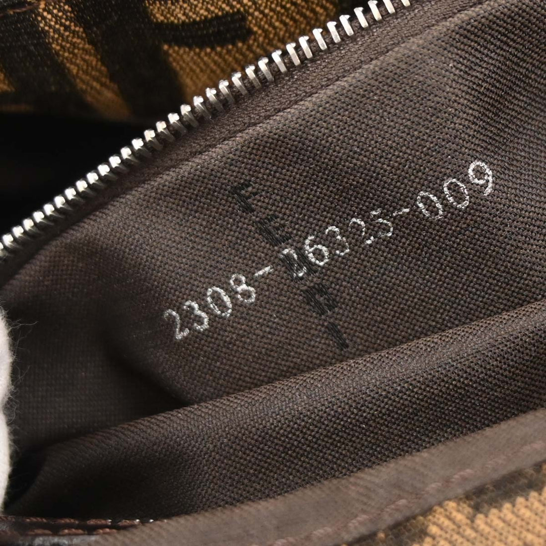 Fendi Mamma Baguette Zucca Vintage in Brown Canvas Handbag — Good Condition · Ref. VI239