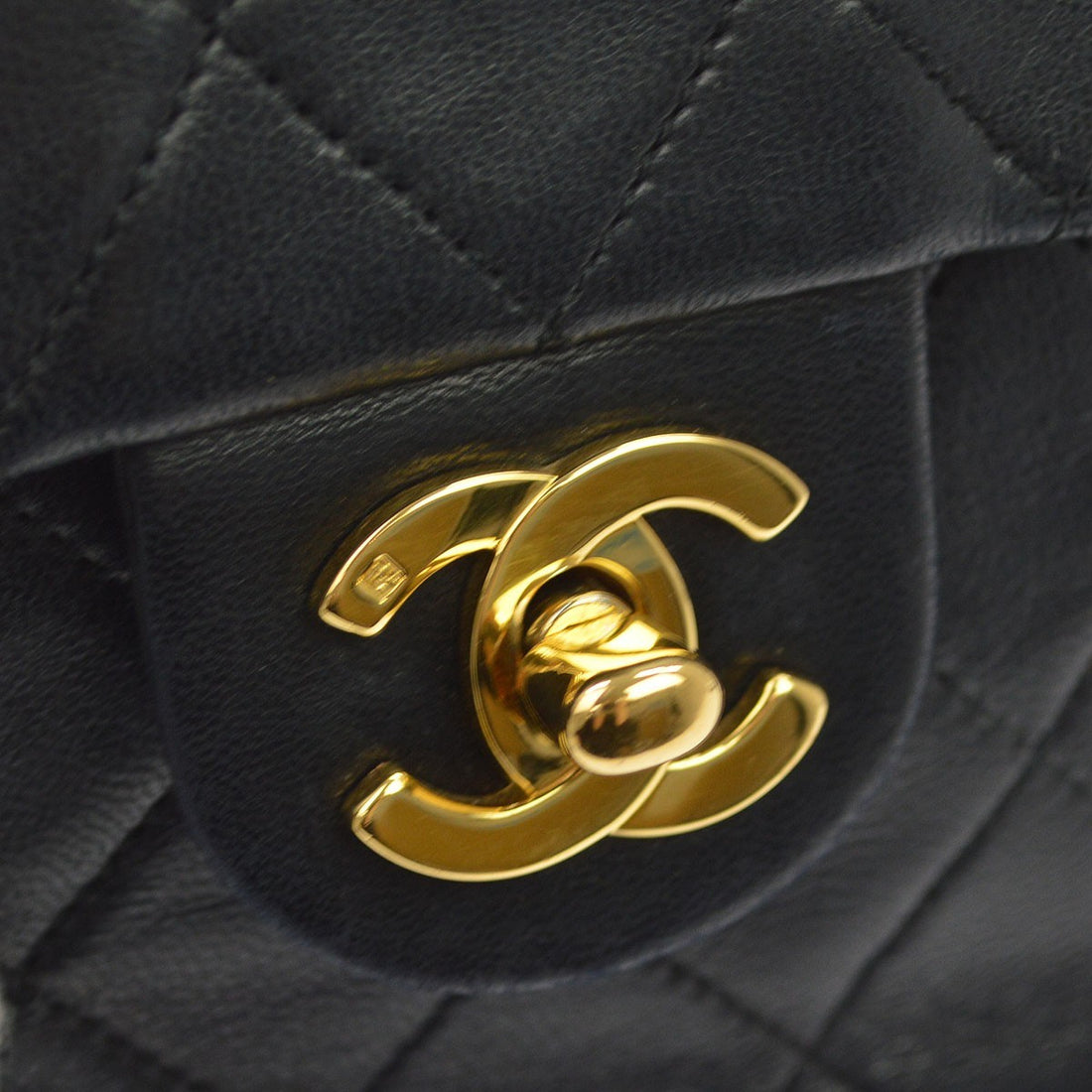 Borsa Chanel Mini Classic Flap Quadrata Vintage in Pelle di Agnello Nera