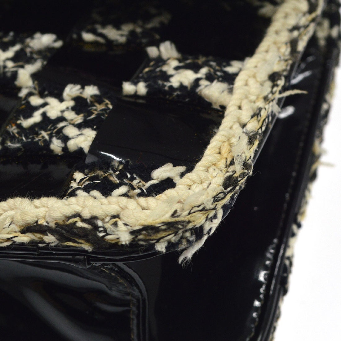 Borsa Chanel a Tracolla Scacchiera Vintage in Tweed e Vernice Nera