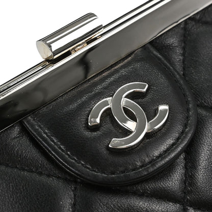 Borsa Chanel Kiss Lock Vintage in Pelle di Agnello Nera