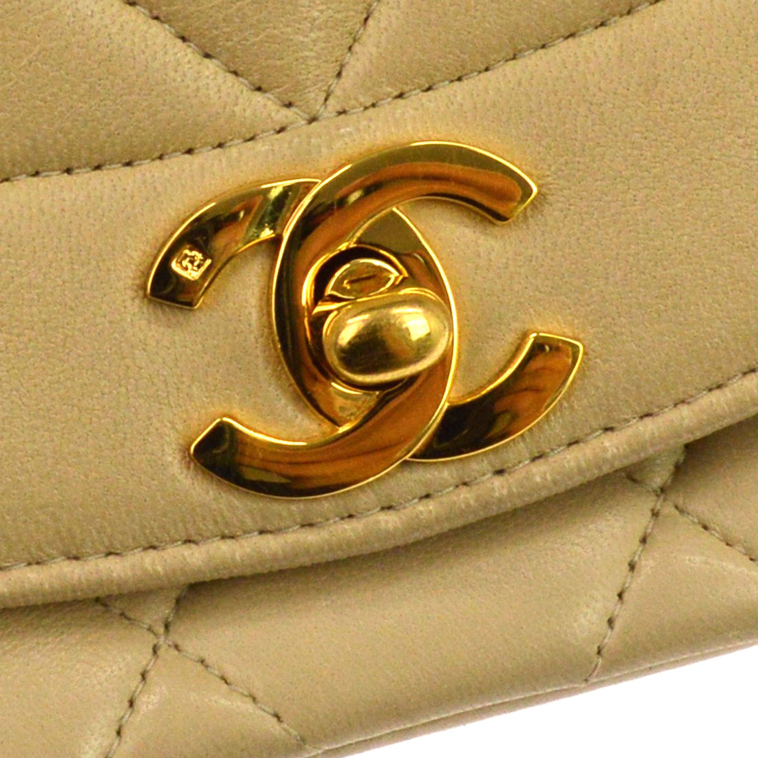 Borsa Chanel Small Diana Vintage in Pelle di Agnello Beige