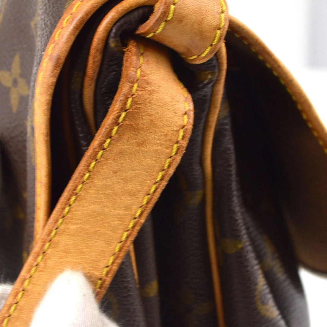 Louis Vuitton Saumur 30 Vintage Messenger in Monogram Canvas