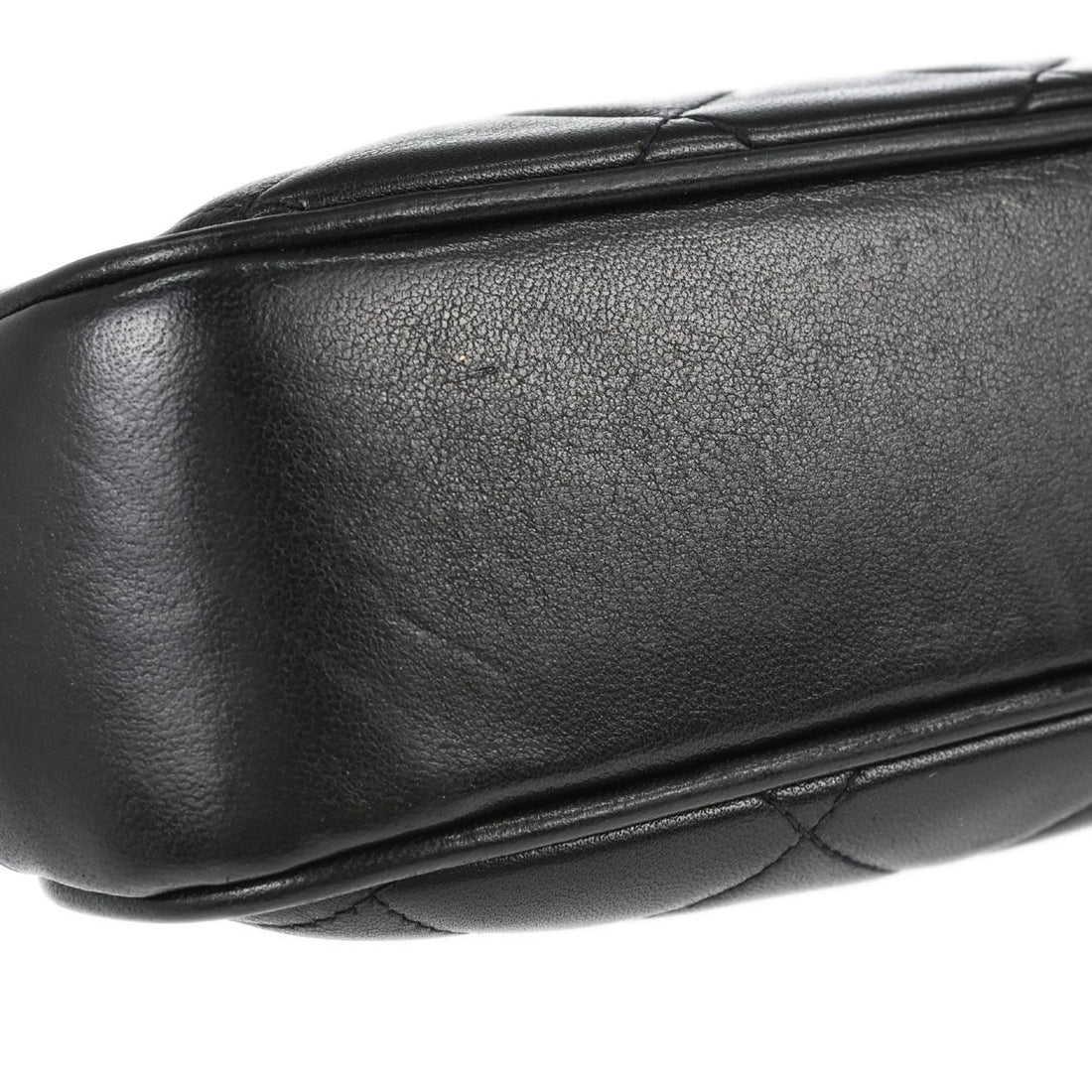 Chanel Kiss Lock Vintage in Black Lambskin Handbag