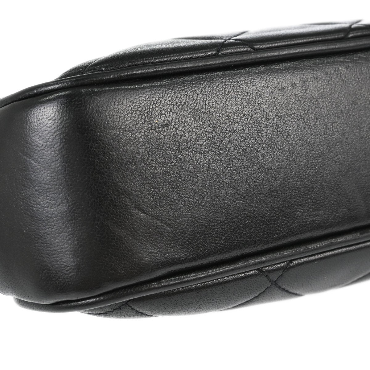 Borsa Chanel Kiss Lock Vintage in Pelle di Agnello Nera
