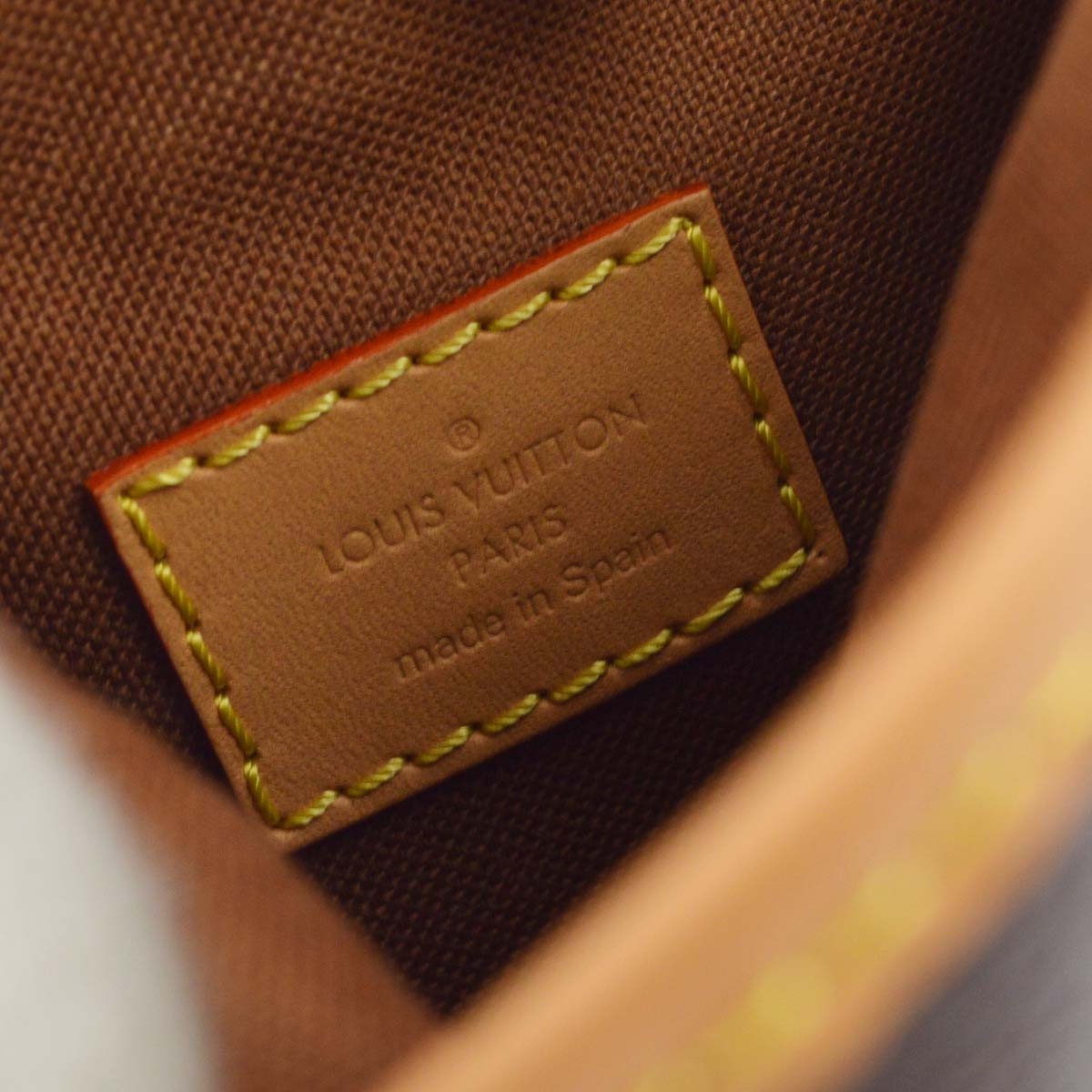 Louis Vuitton Monogram Fold Me Pouch Shoulder Bag Vintage (VI230)