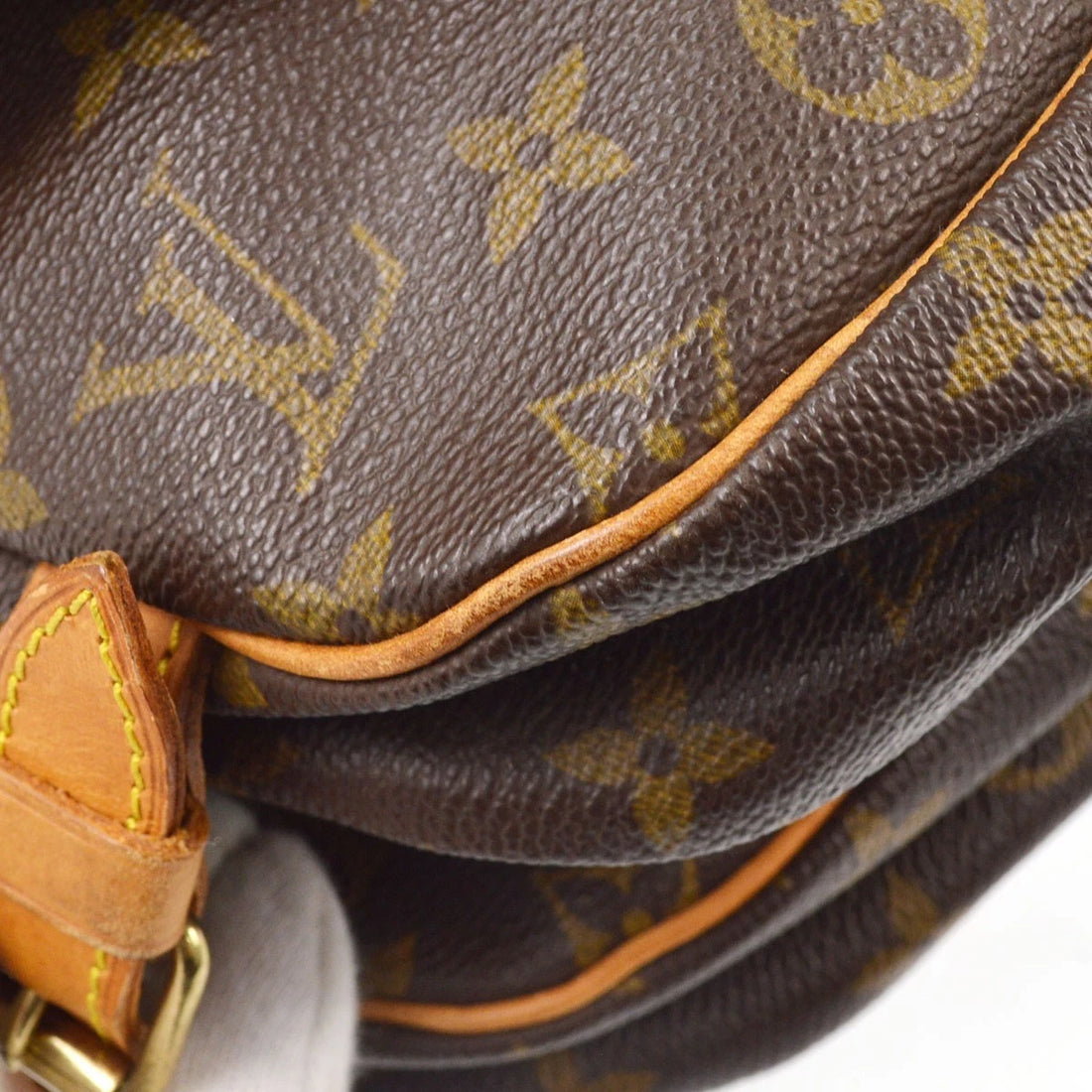 Louis Vuitton Saumur 30 Vintage Messenger in Monogram Canvas
