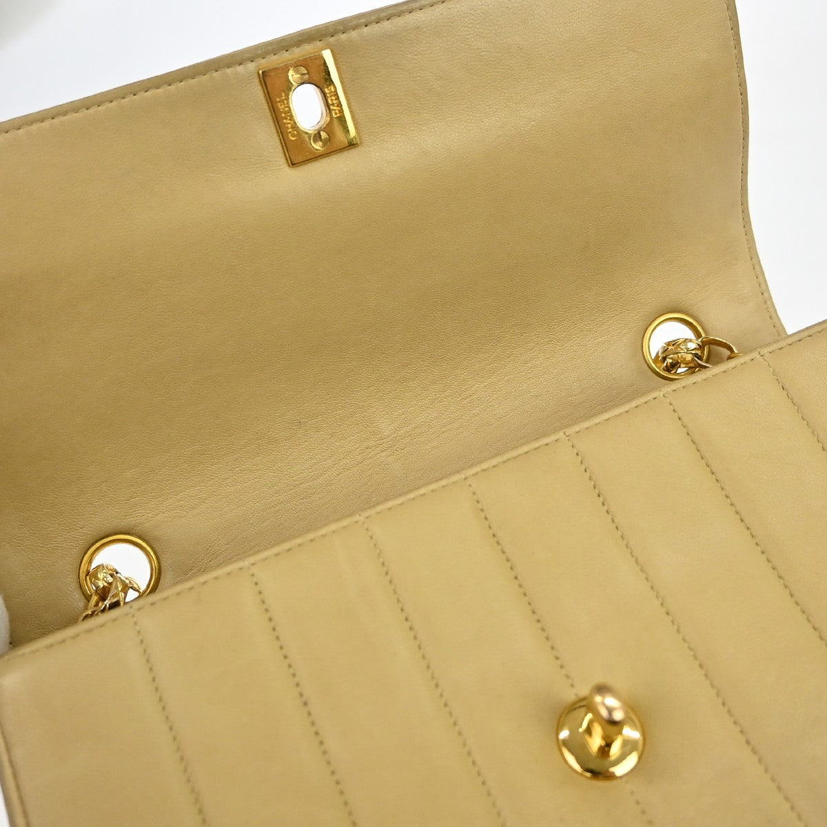 Chanel Mademoiselle Vertical Quilt Flap Vintage in Pelle di Agnello