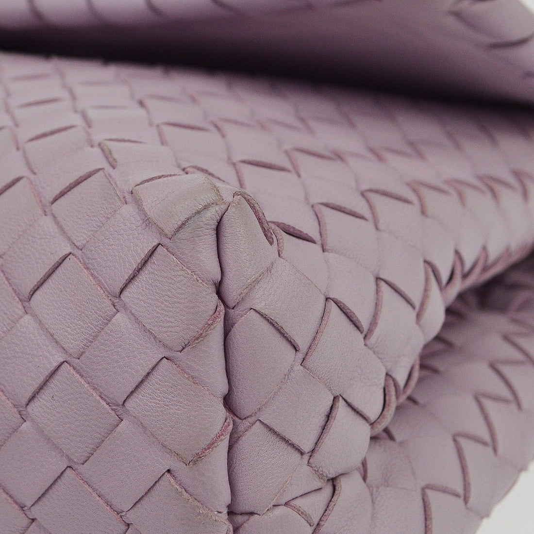 Bottega Veneta Intrecciato Vintage in Purple Lambskin Handbag