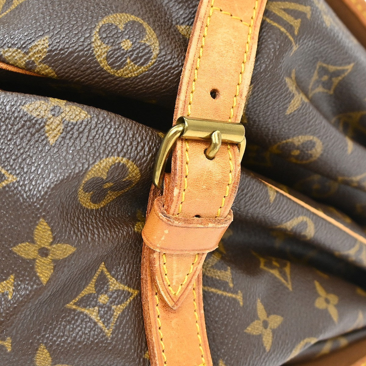 Louis Vuitton Saumur 35 Messenger Shoulder Bag