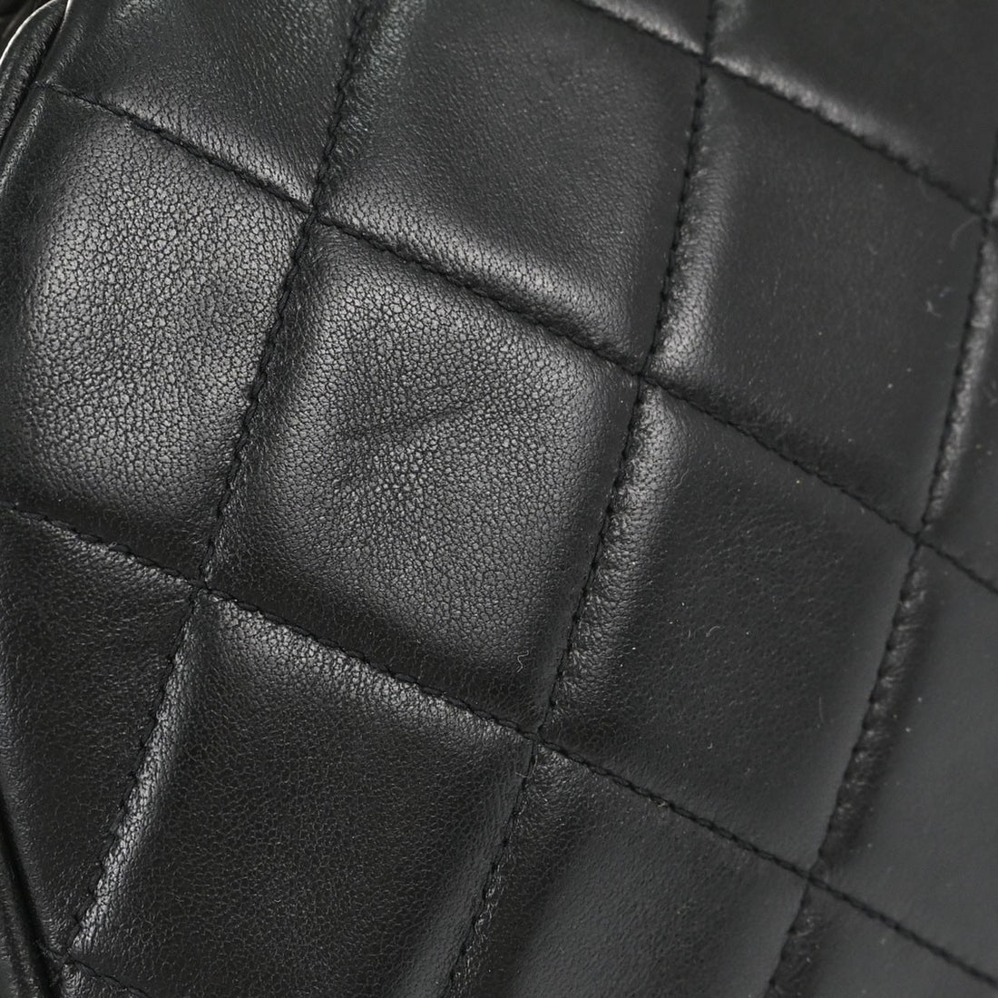 Chanel Kiss Lock Vintage in Black Lambskin Handbag