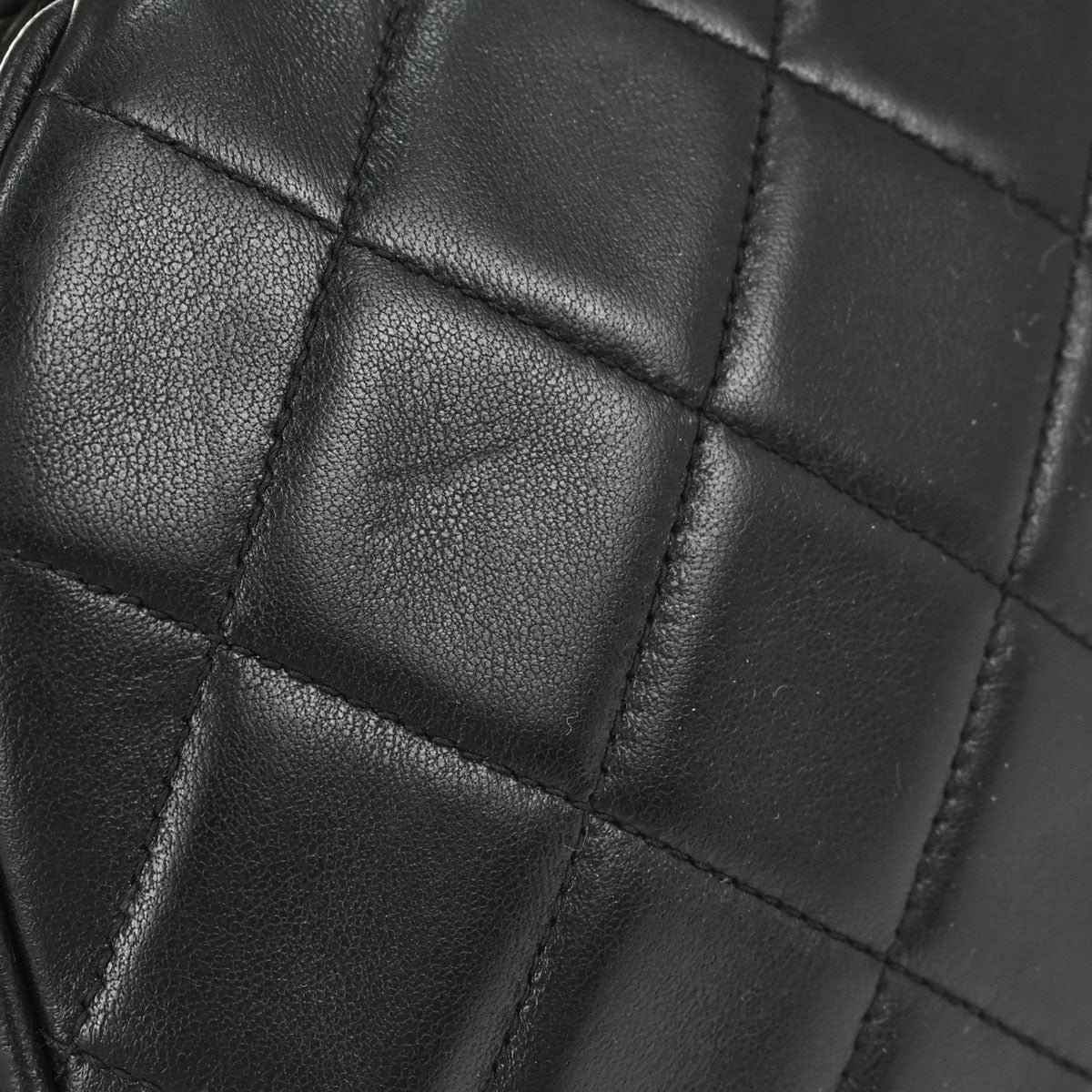 Borsa Chanel Kiss Lock Vintage in Pelle di Agnello Nera