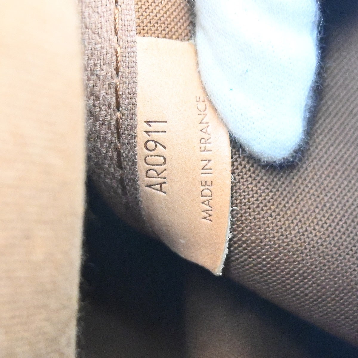 Louis Vuitton Saumur 35 Messenger Shoulder Bag