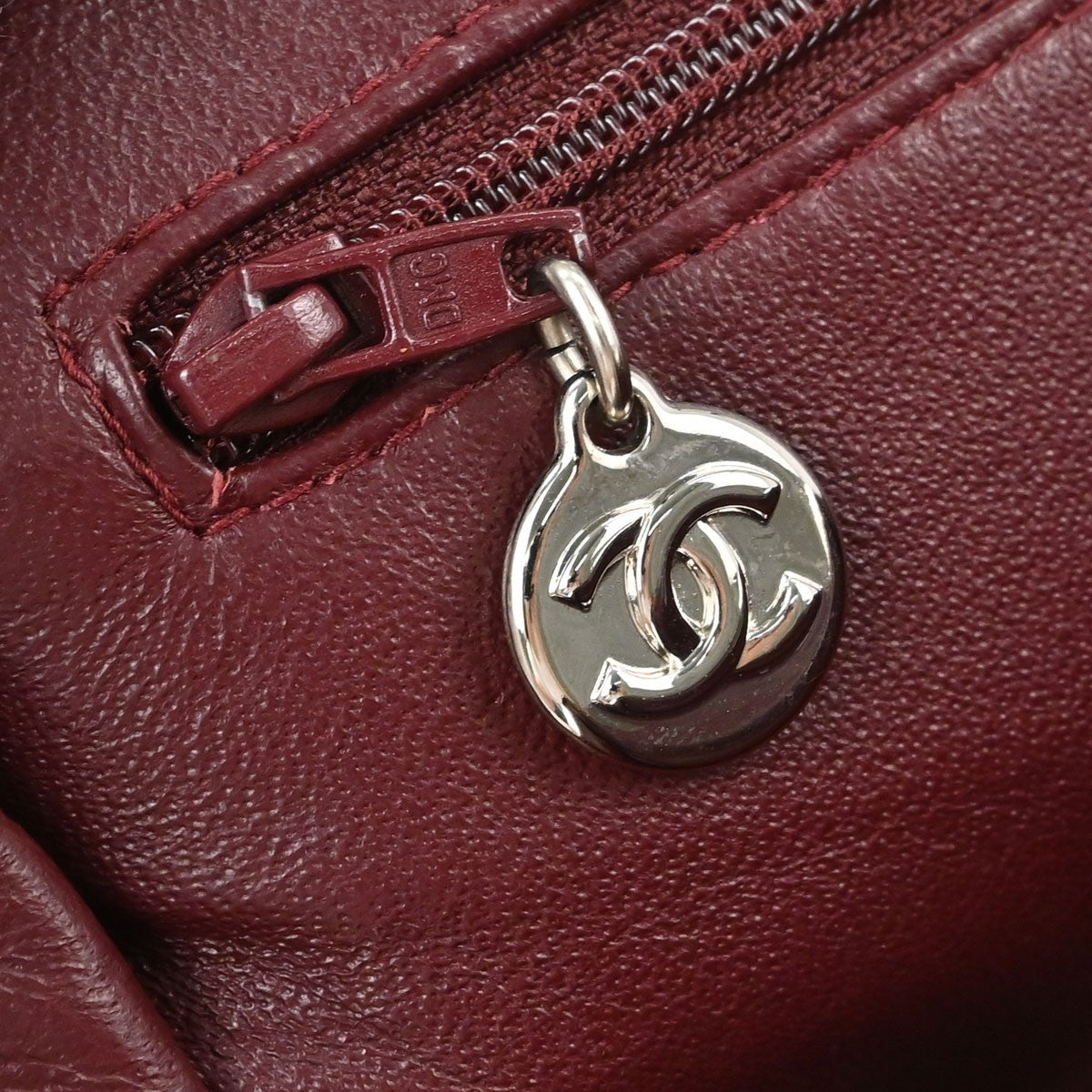 Borsa Chanel Kiss Lock Vintage in Pelle di Agnello Nera