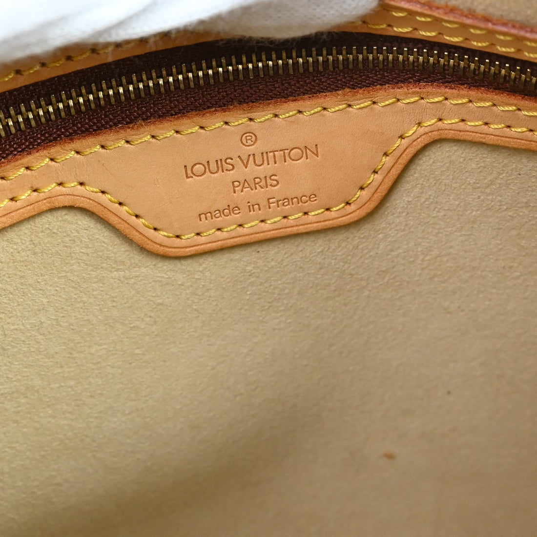 Louis Vuitton Looping MM Vintage Shoulder Bag in Monogram Canvas — Ref. VI197
