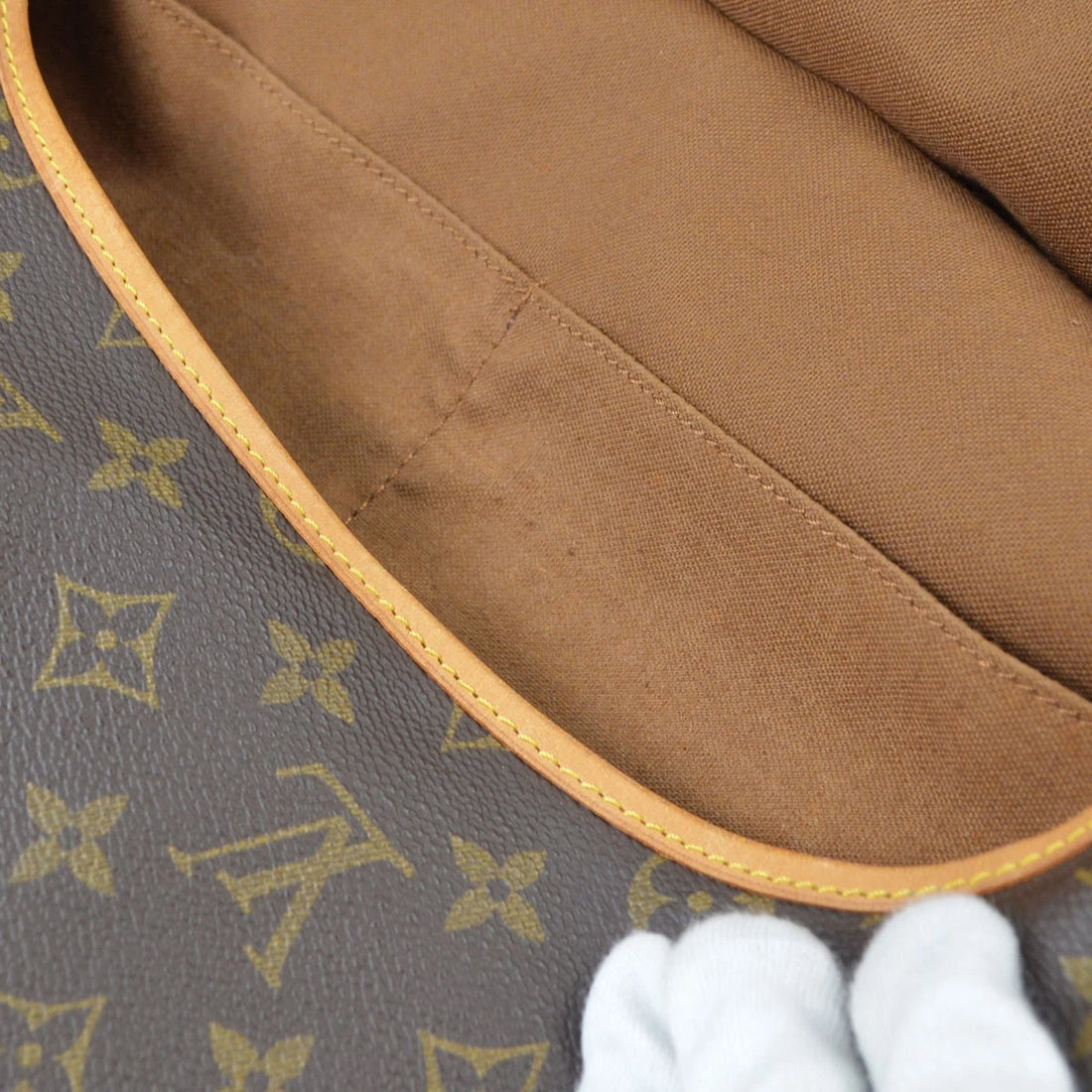 Louis Vuitton Saumur 35 Vintage Crossbody in Monogram Canvas