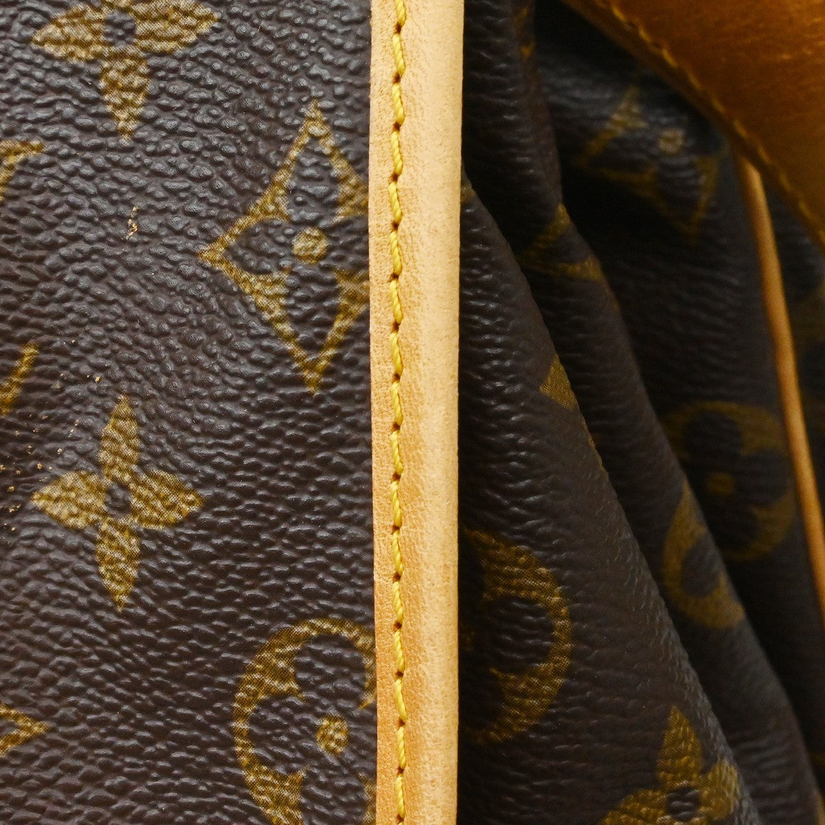 Louis Vuitton Monogram Saumur 43 Messenger Bag