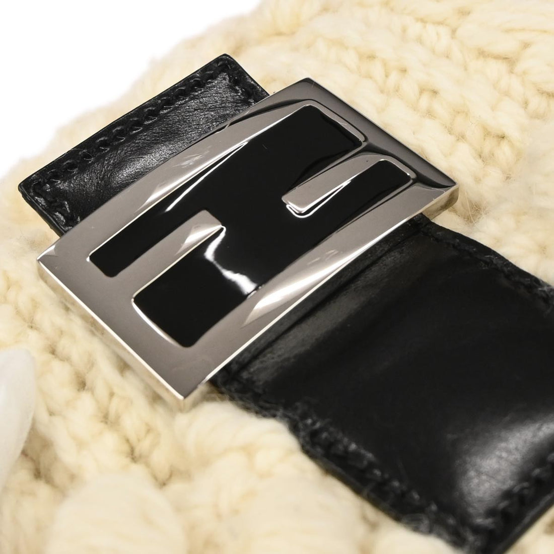 Fendi Mamma Baguette Vintage in White Wool Handbag