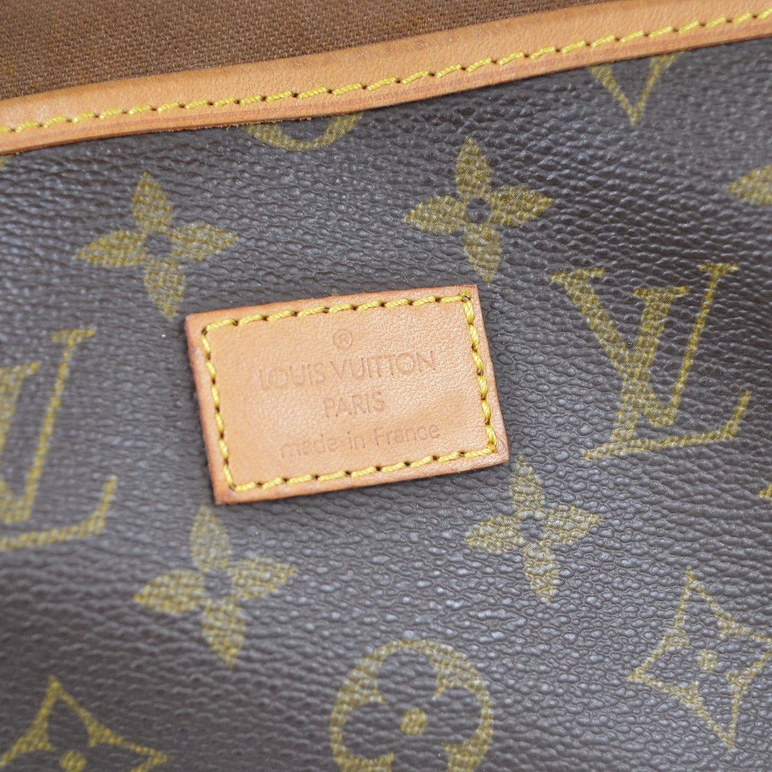 Louis Vuitton Saumur 35 Vintage Crossbody in Monogram Canvas