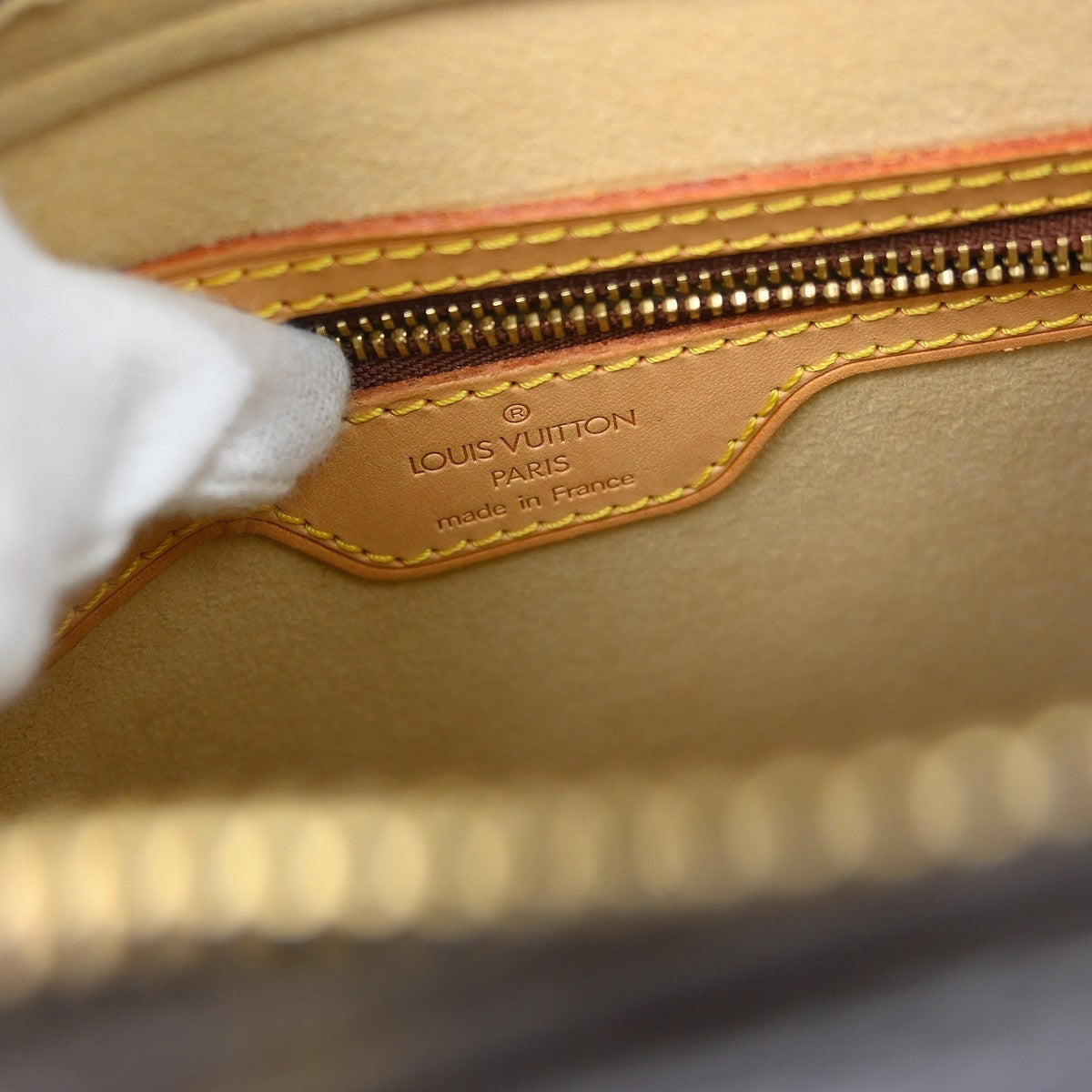 Louis Vuitton Looping MM Handbag