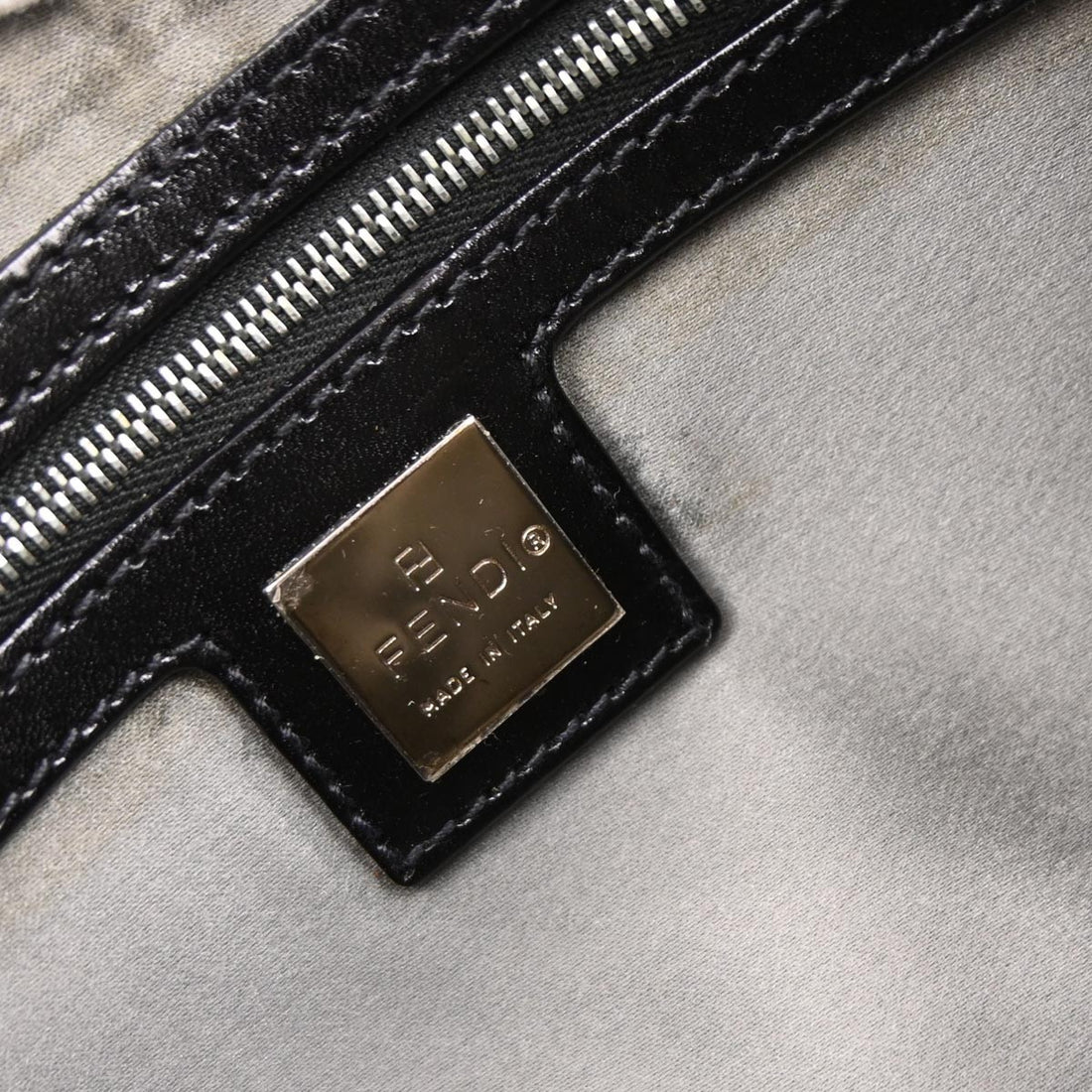 Fendi Mamma Baguette Vintage in White Wool Handbag